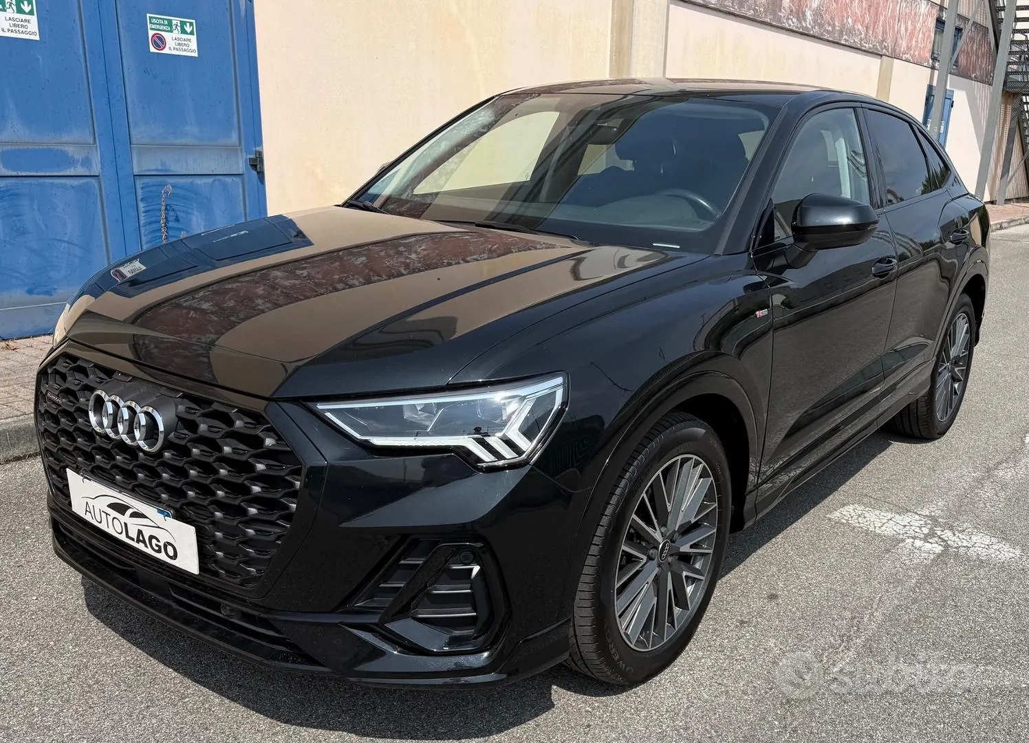 Audi Q3 2023 photo 2