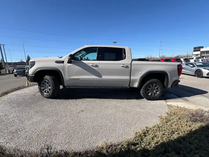 GMC Sierra 1500 2026 photo 2