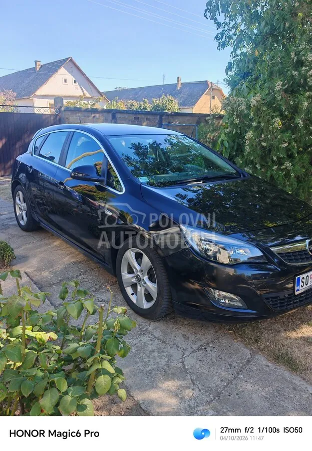 Opel Astra J 2010 photo 5