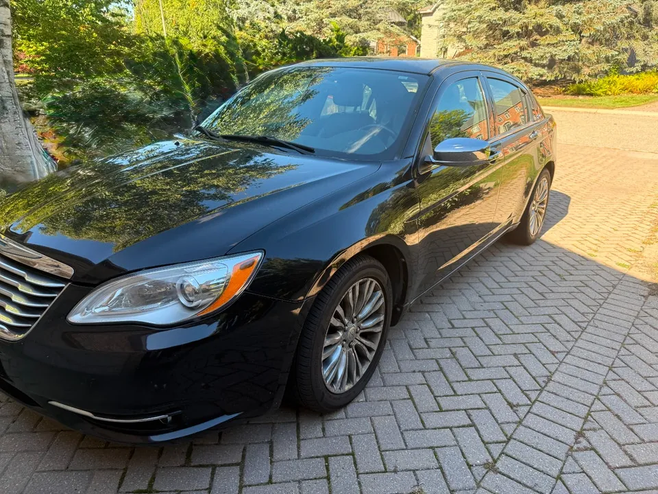 Chrysler 200 2013 photo 2