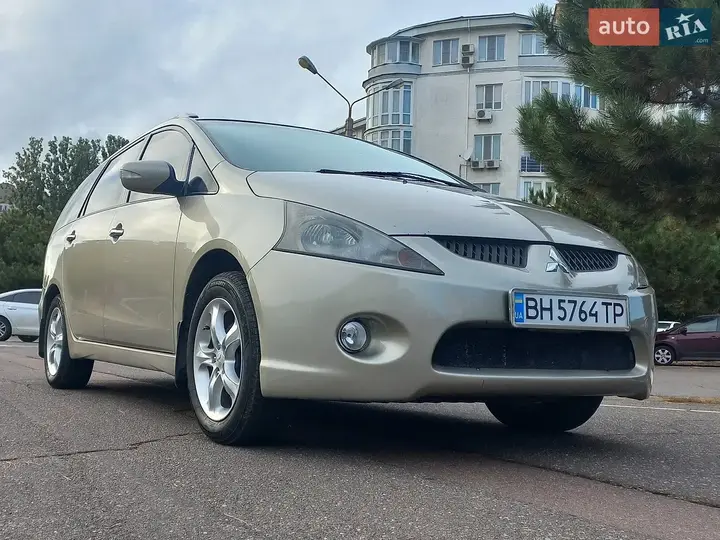 Mitsubishi Grandis 2007 photo 3