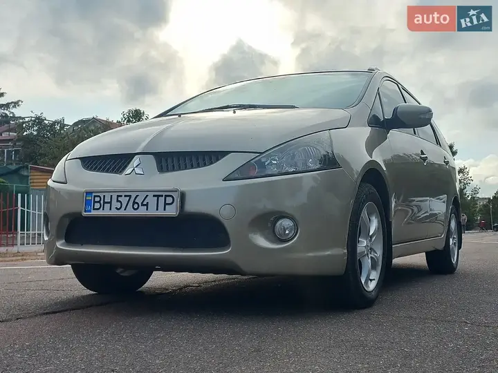 Mitsubishi Grandis 2007 photo 4