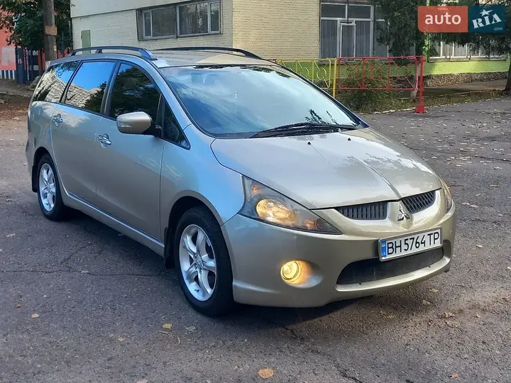 Mitsubishi Grandis 2007 photo 5