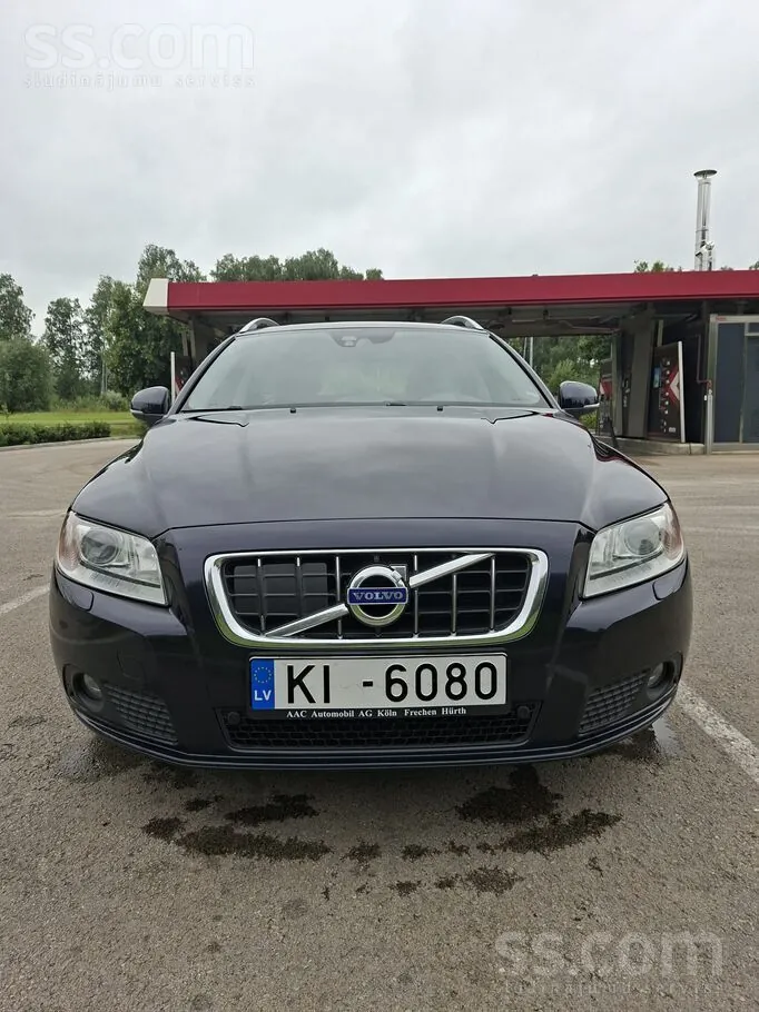 Volvo V70 2012 photo 2