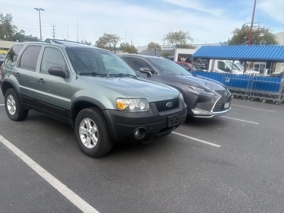 Ford Escape 2006 photo 2