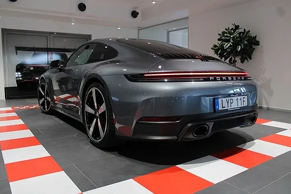 Porsche 911 Carrera 2025 photo 2
