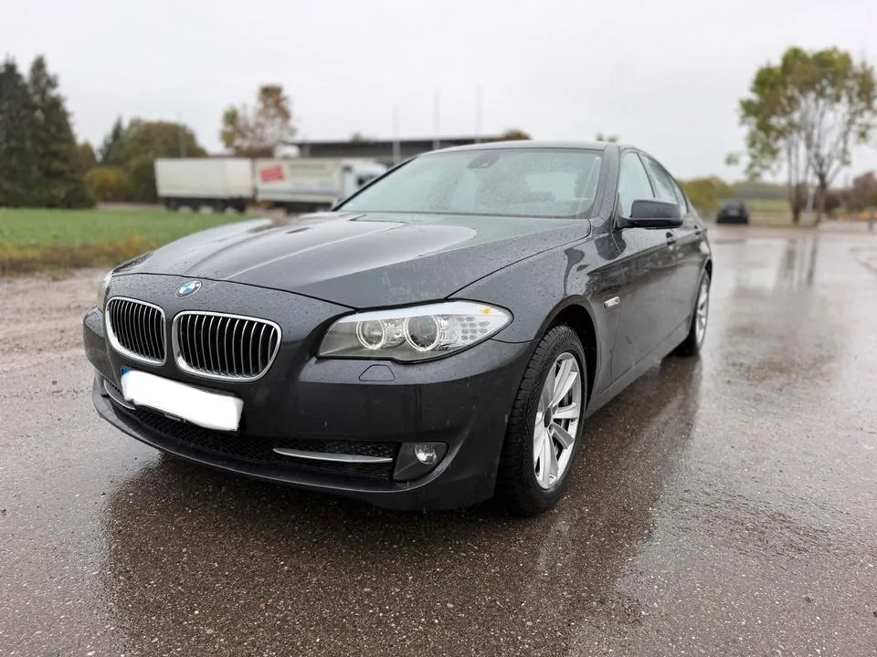 BMW 523I