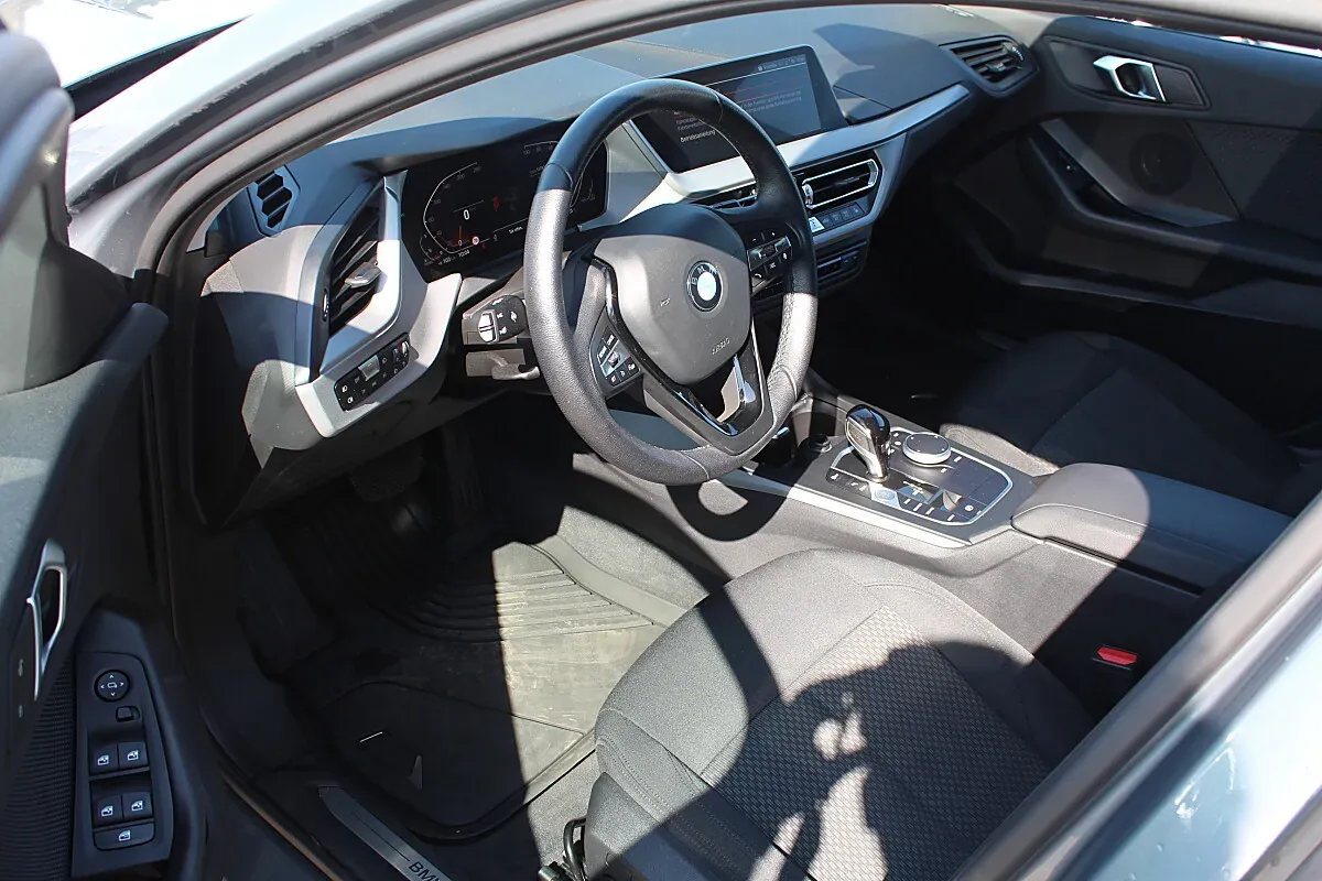 BMW 1 Series 2022 photo 2