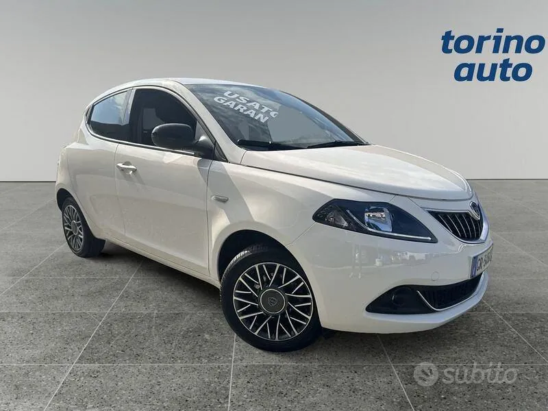 Lancia Ypsilon