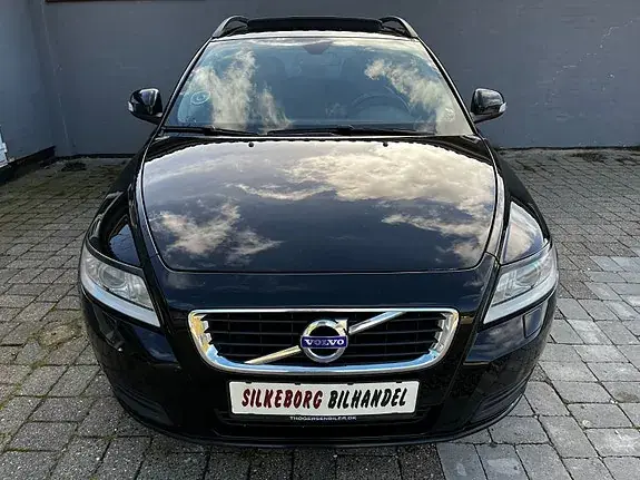 Volvo V50 2011 photo 2