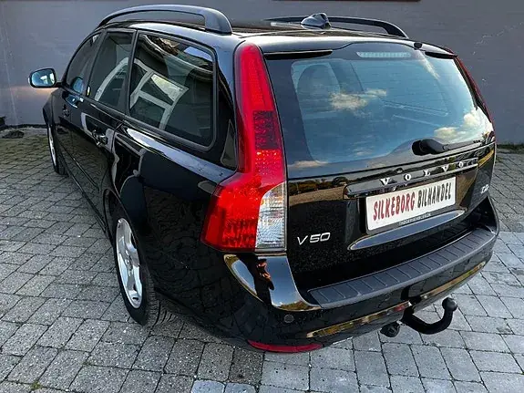 Volvo V50 2011 photo 4