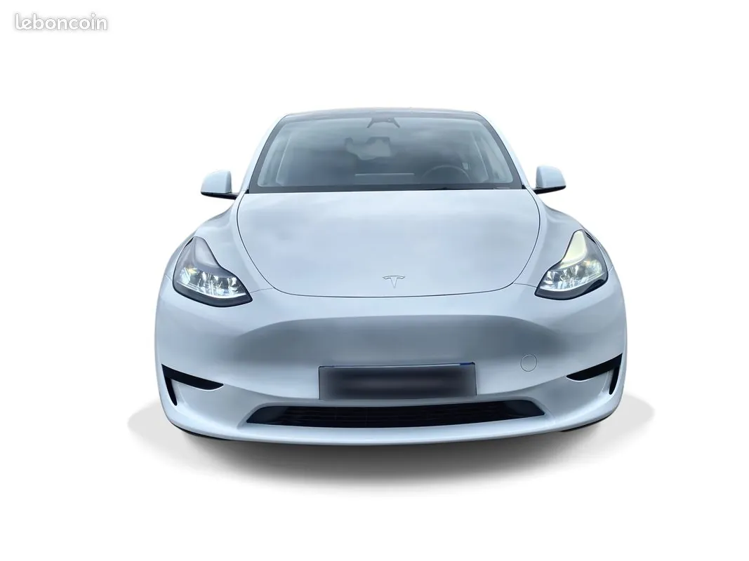 Tesla Model Y 2023 photo 2