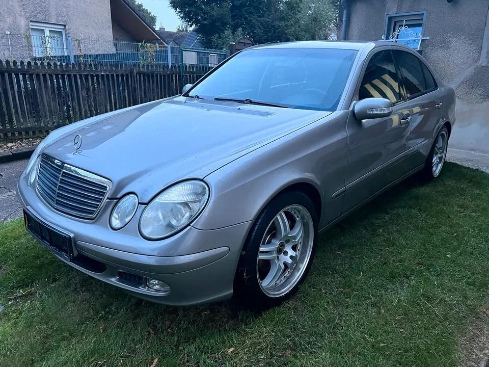 Mercedes-Benz E240