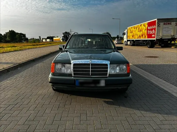 Mercedes-Benz W124