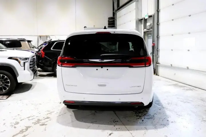 Chrysler Pacifica 2026 photo 3