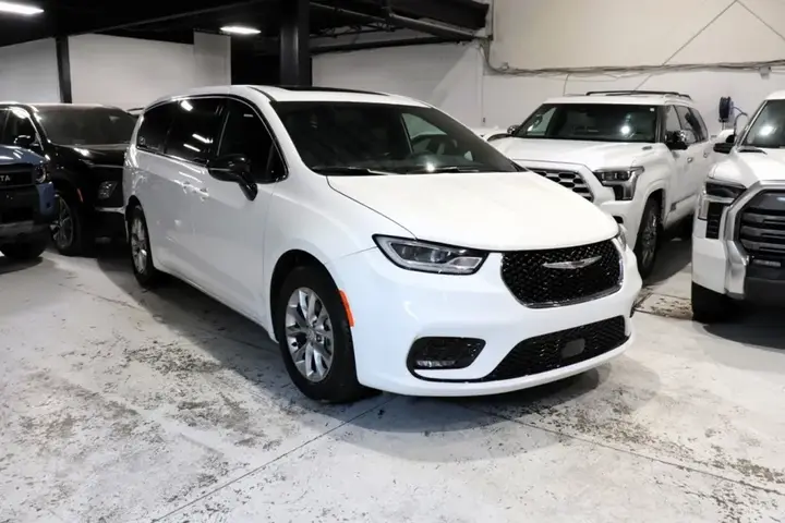 Chrysler Pacifica 2026 photo 5