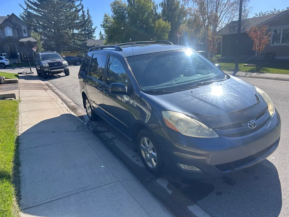 Toyota Sienna 2006 photo 2