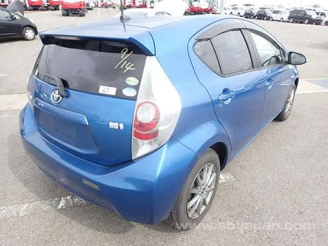 Toyota Aqua S 2013 photo 4