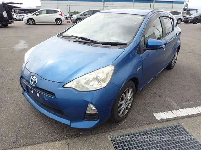 Toyota Aqua S 2013 photo 2