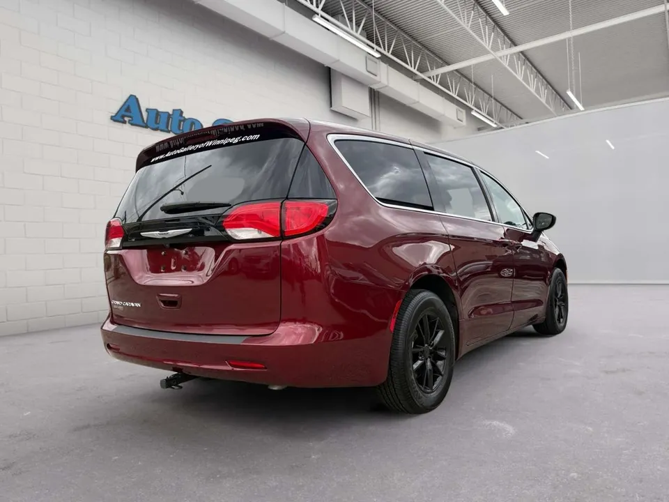 Chrysler Grand Caravan 2023 photo 5