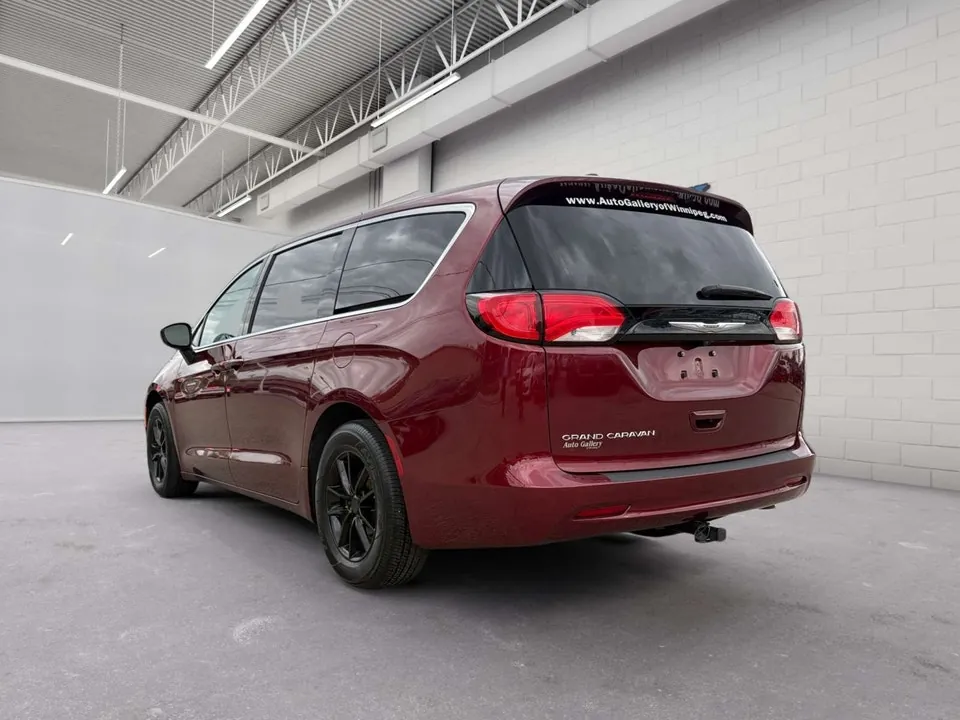 Chrysler Grand Caravan 2023 photo 3