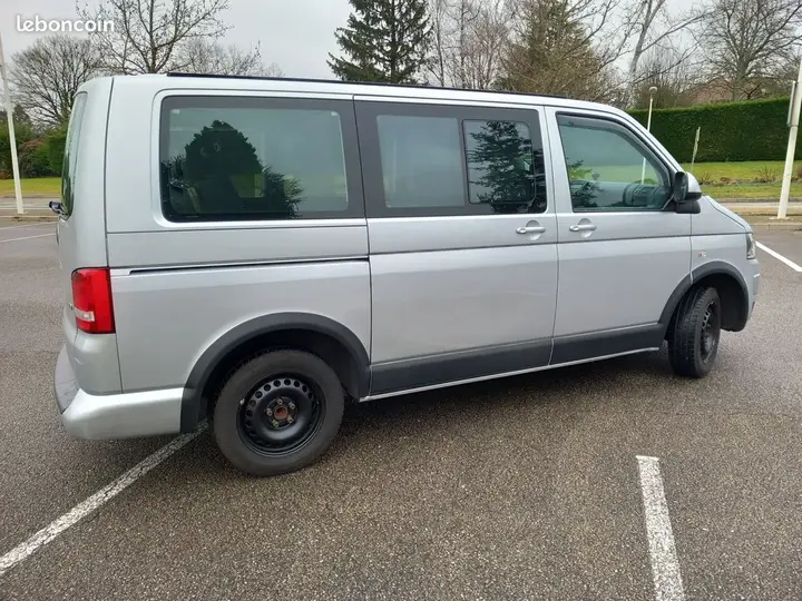 Volkswagen Caravelle 2010 photo 2