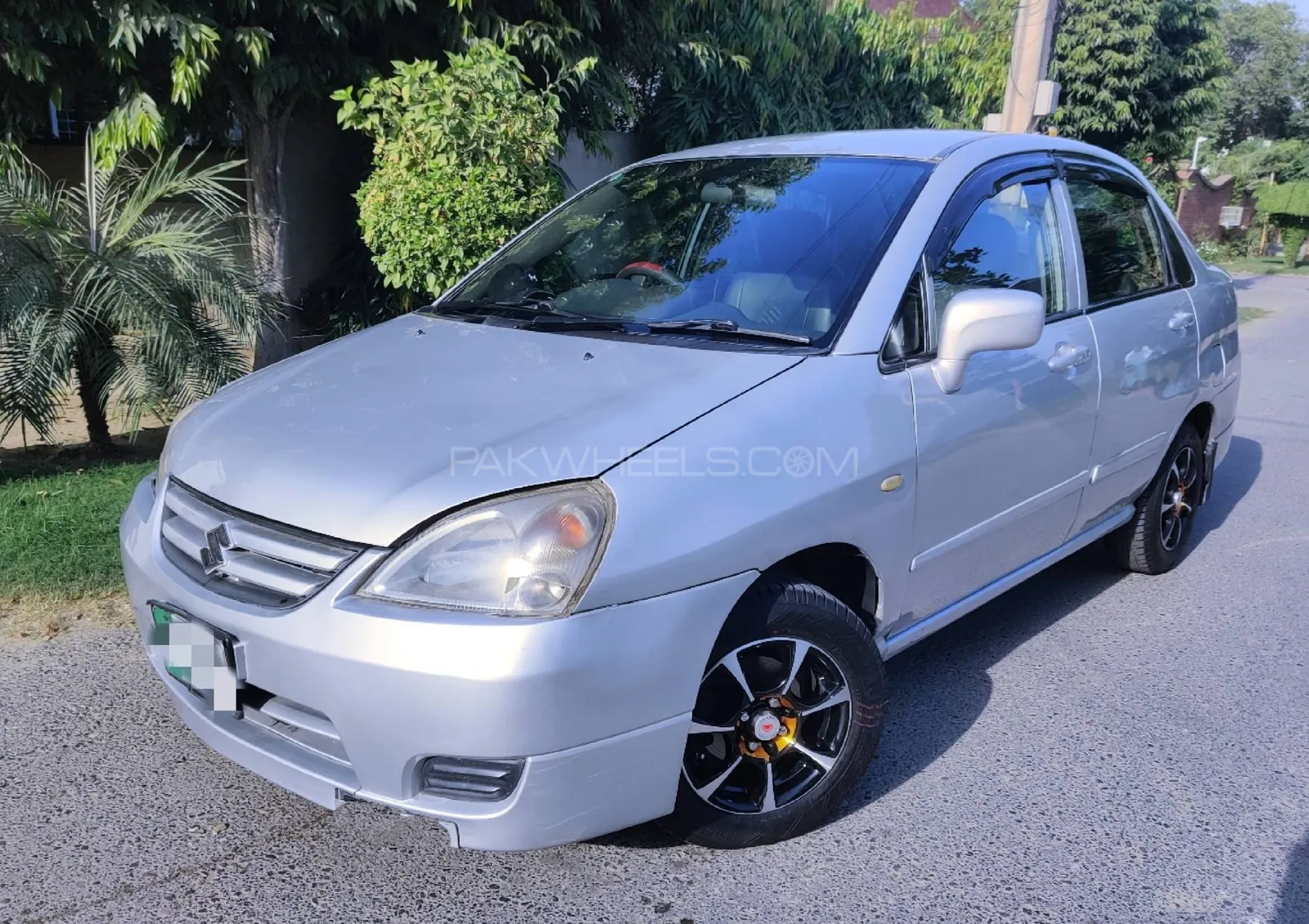 Suzuki Liana