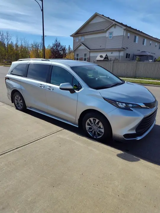 Toyota Sienna 2025 photo 2