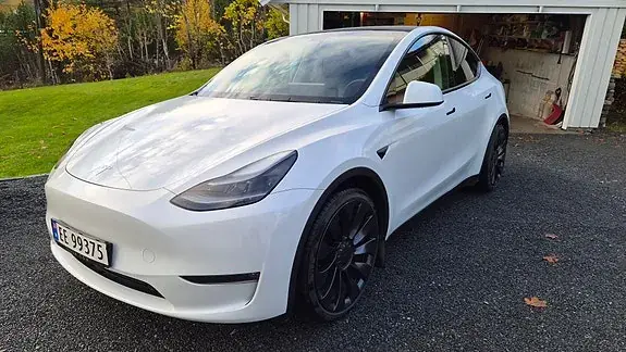 Tesla Model Y 2023 photo 2