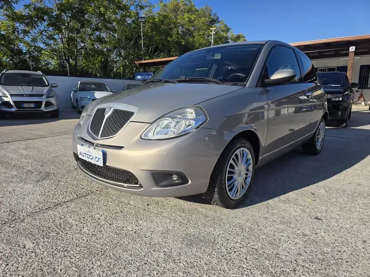 Lancia Ypsilon
