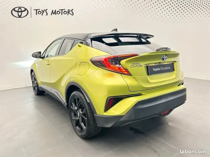Toyota C-Hr 2019 photo 2