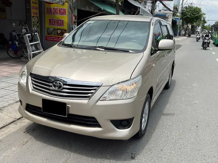 Toyota Innova 2014 photo 2