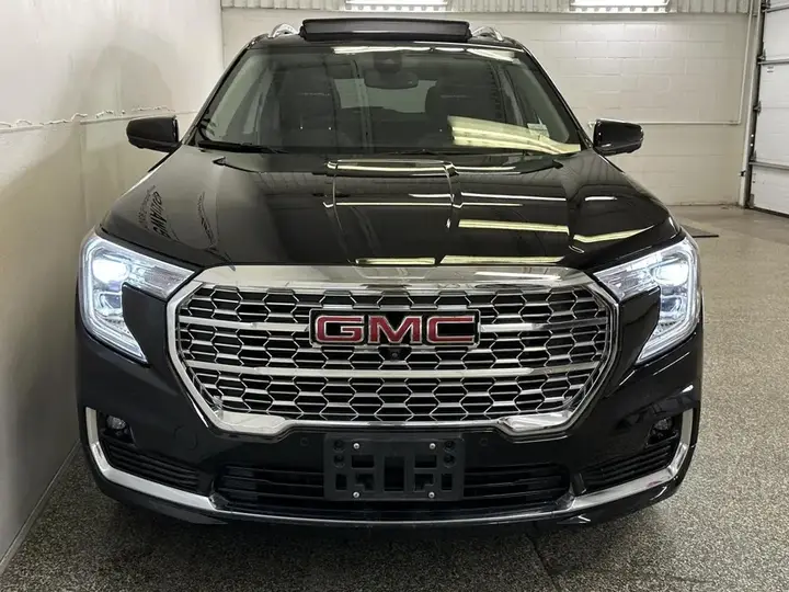 GMC Terrain 2024 photo 2