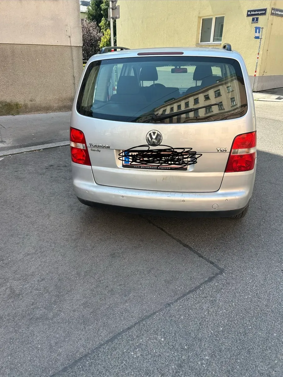 Volkswagen Touran 2006 photo 2