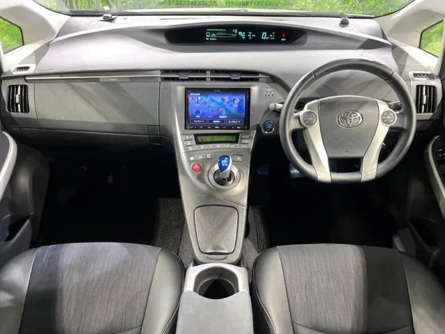 Toyota Prius 2013 photo 2
