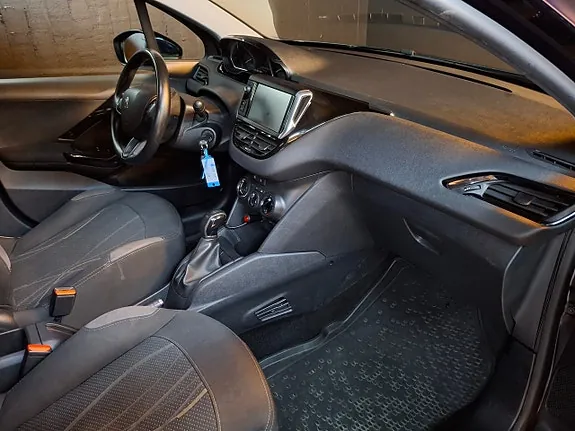 Peugeot 208 2013 photo 3