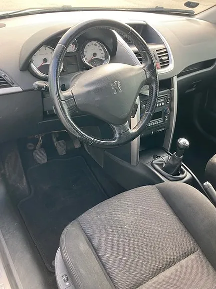 Peugeot 207 2006 photo 2