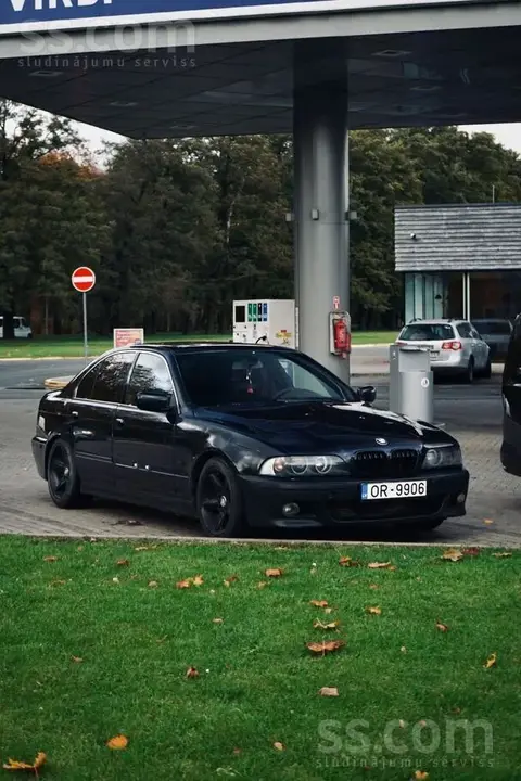 BMW E39 2003 photo 2