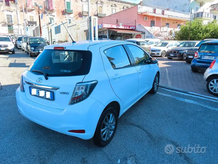 Toyota Yaris 2014 photo 3
