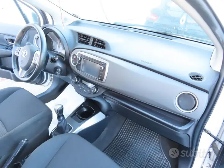 Toyota Yaris 2014 photo 5