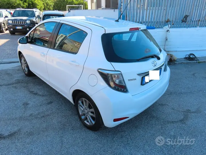 Toyota Yaris 2014 photo 4