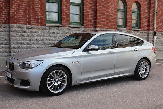 BMW 530Xd 2015 photo 2