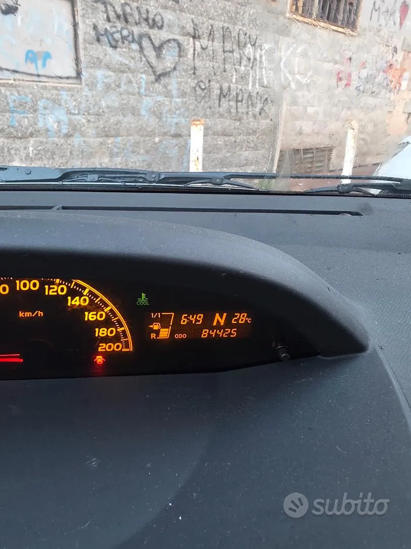 Toyota Yaris 2010 photo 2