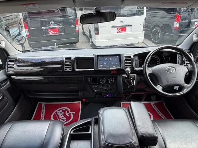 Toyota Hiace Wagon 2009 photo 2