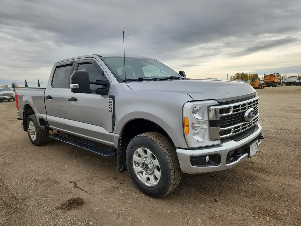 Ford F-250 Super Duty 2023 photo 2
