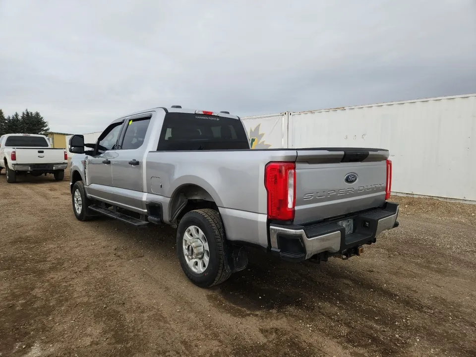 Ford F-250 Super Duty 2023 photo 3