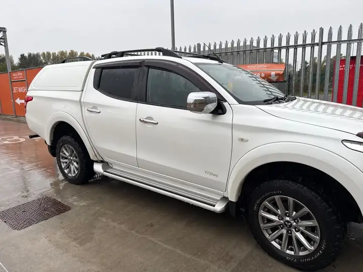 Mitsubishi L200 2017 photo 2
