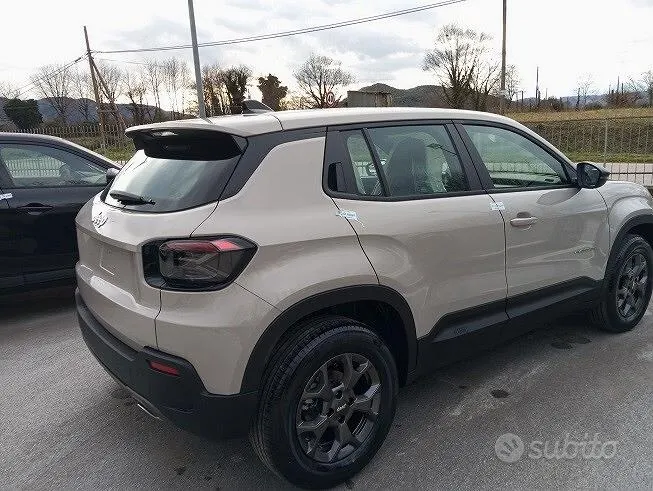 Jeep Avenger photo 4