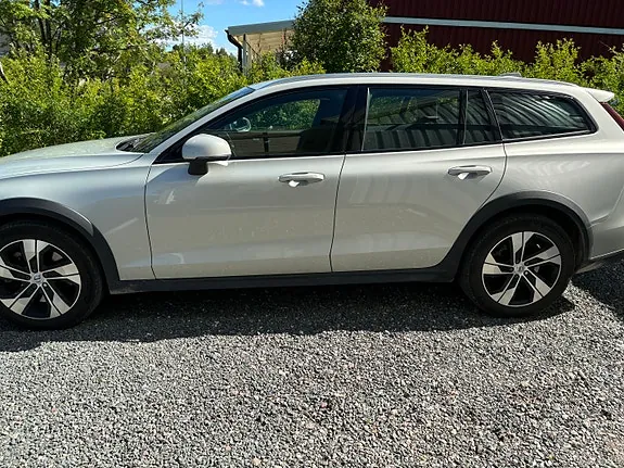 Volvo V60 Cross Country 2022 photo 3