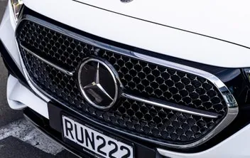 Mercedes-Benz E 300 2026 photo 5